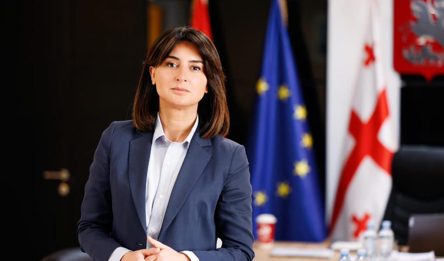 ნინო ლაცაბიძე - დიახ, რუსთავის საკრებულოში ოპოზიციამ უნდა დატოვოს თანამდებობები, ამასთან, ბოდიში მოუხადონ მოსახლეობას და ამომრჩეველს, რომელმაც მანდატი ანდოთ, მათ კი ეს მანდატი, ქალაქის წინააღმდეგ გამოიყენეს