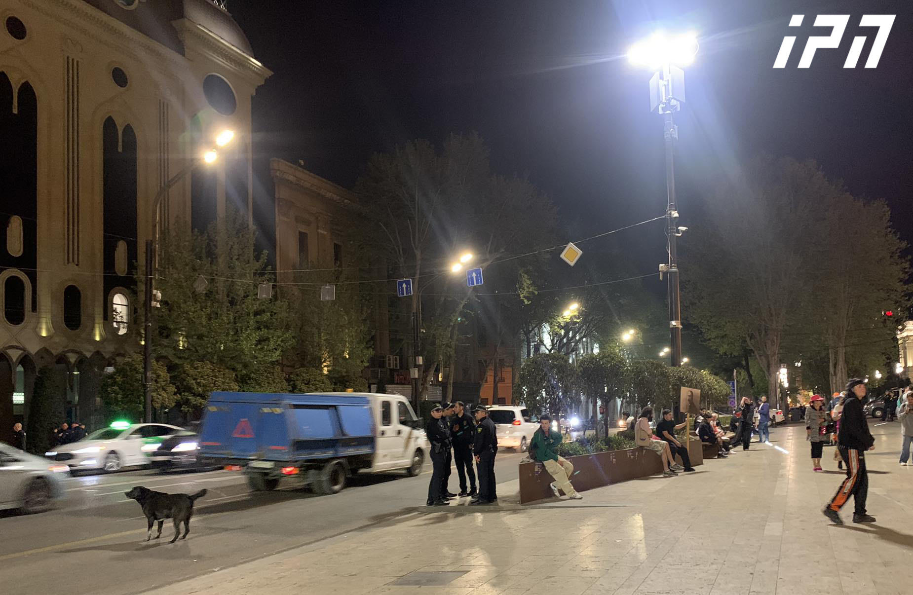 რუსთაველის გამზირზე საავტომობილო მოძრაობა აღდგა - პარლამენტის მიმდებარედ აქციის მონაწილეების ნაწილი კვლავ რჩება
