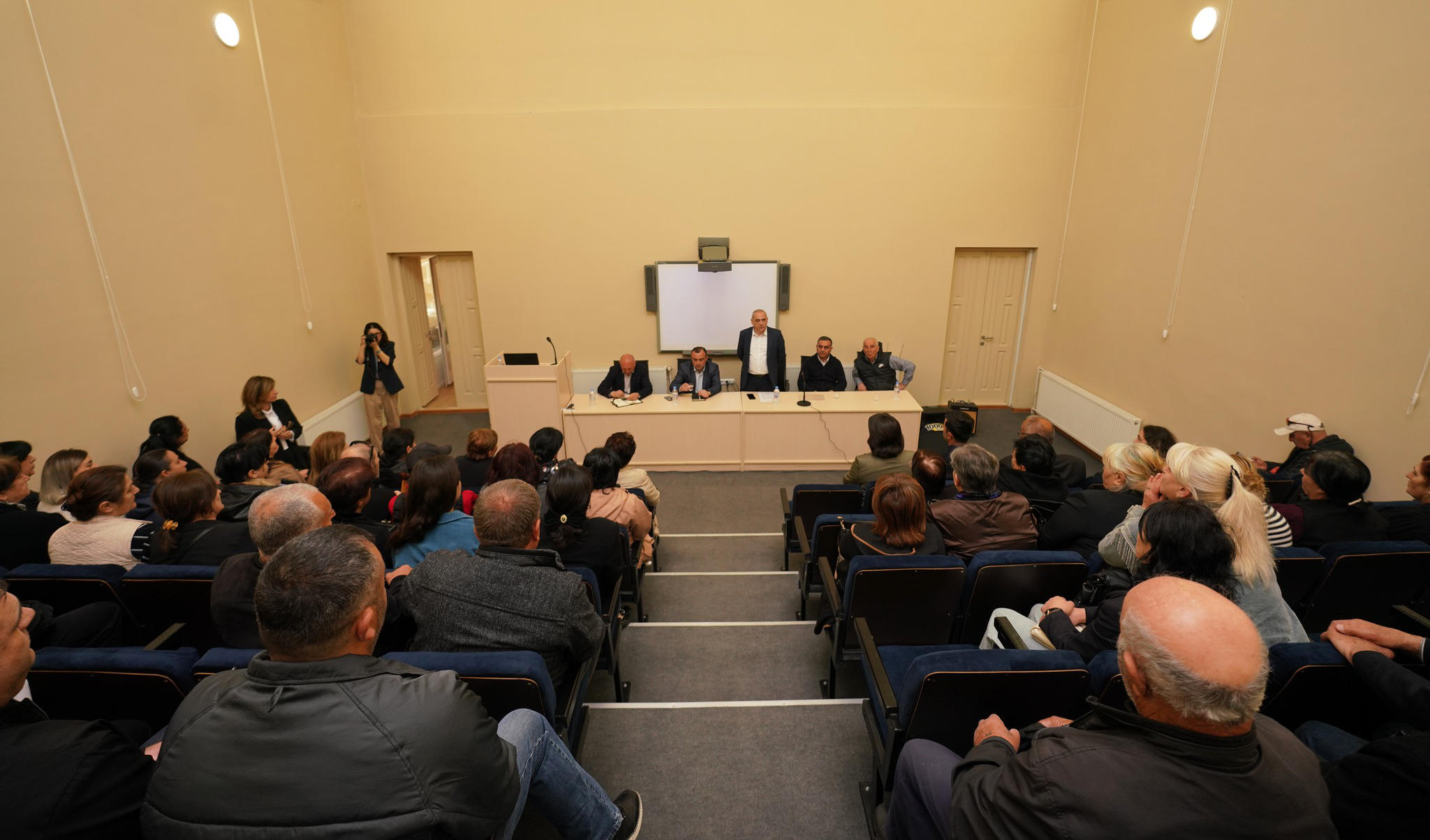 დევნილთა სააგენტოს დირექტორი შიდა ქართლის რეგიონში მცხოვრებ დევნილებს შეხვდა