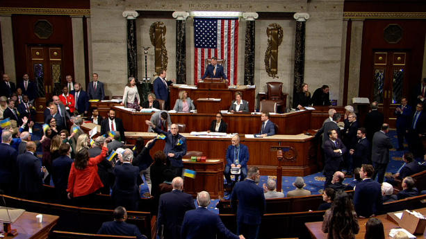 აშშ-ის წარმომადგენელთა პალატამ უკრაინისთვის 61 მილიარდი დოლარის დახმარების პაკეტის გადაცემას მხარი დაუჭირა