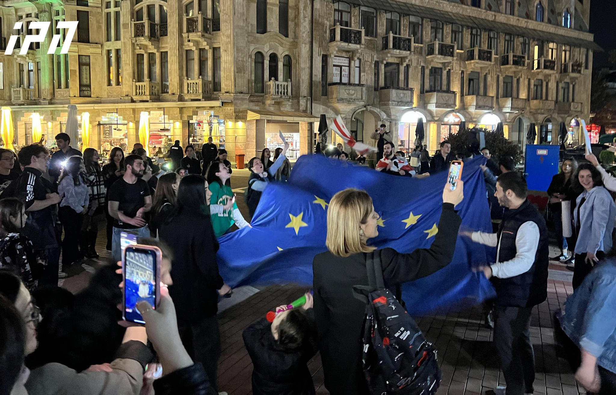 „არა რუსულ კანონს” - ამ სახელწოდებით საპროტესტო აქცია ბათუმში ევროპის მოედანზე დასრულდა