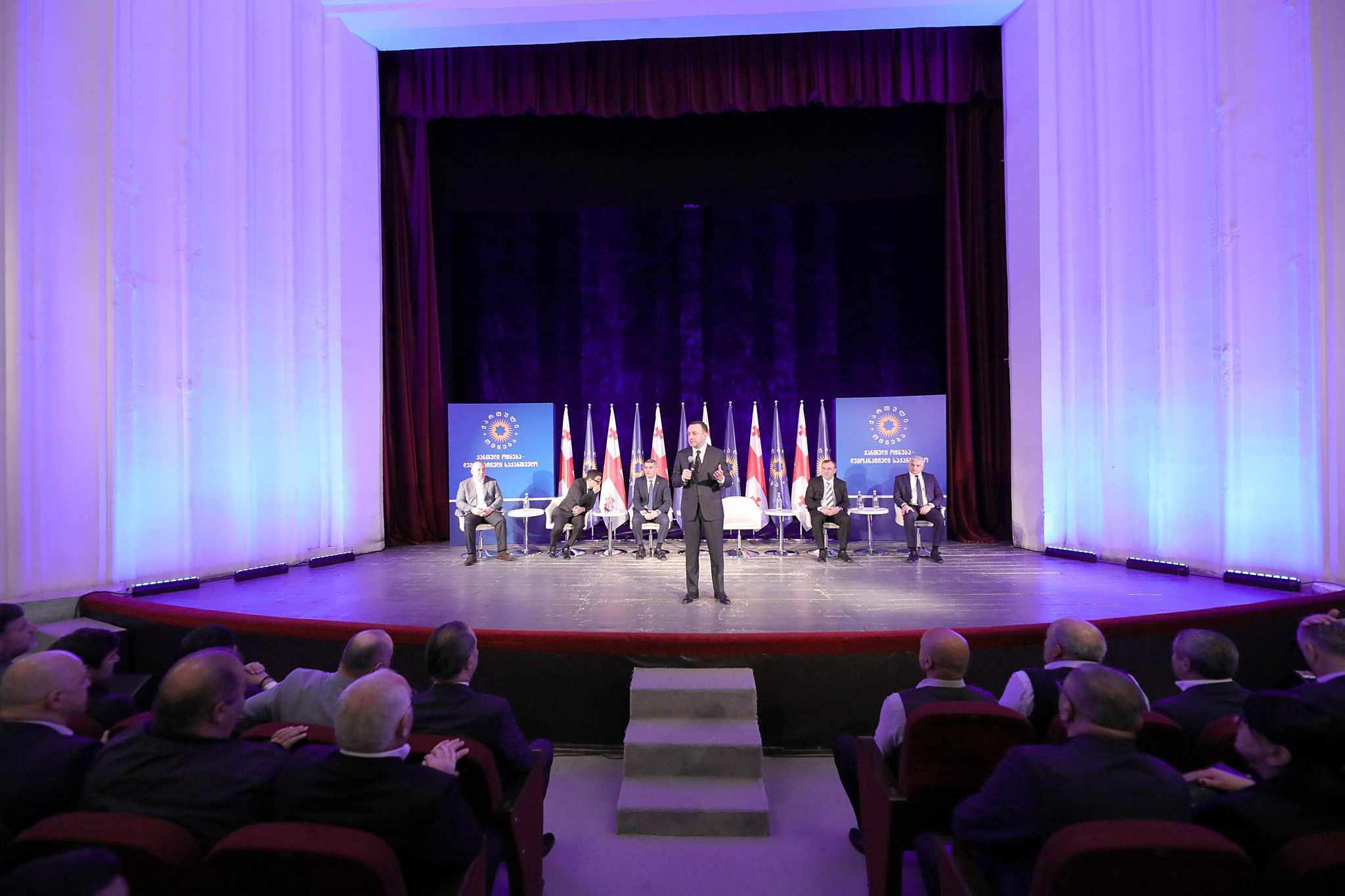 „ქართული ოცნების“ ლიდერები გორის, კასპის, ქარელისა და ხაშურის ადგილობრივი ორგანიზაციების ხელმძღვანელებს და პარტიულ აქტივს შეხვდნენ