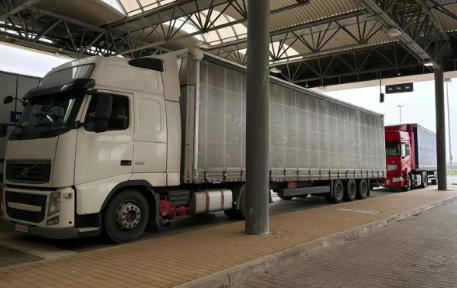 პოლონელმა ფერმერებმა პოლონეთ-უკრაინის საზღვარზე მდებარე ორი გამშვები პუნქტის ბლოკადა შეწყვიტეს