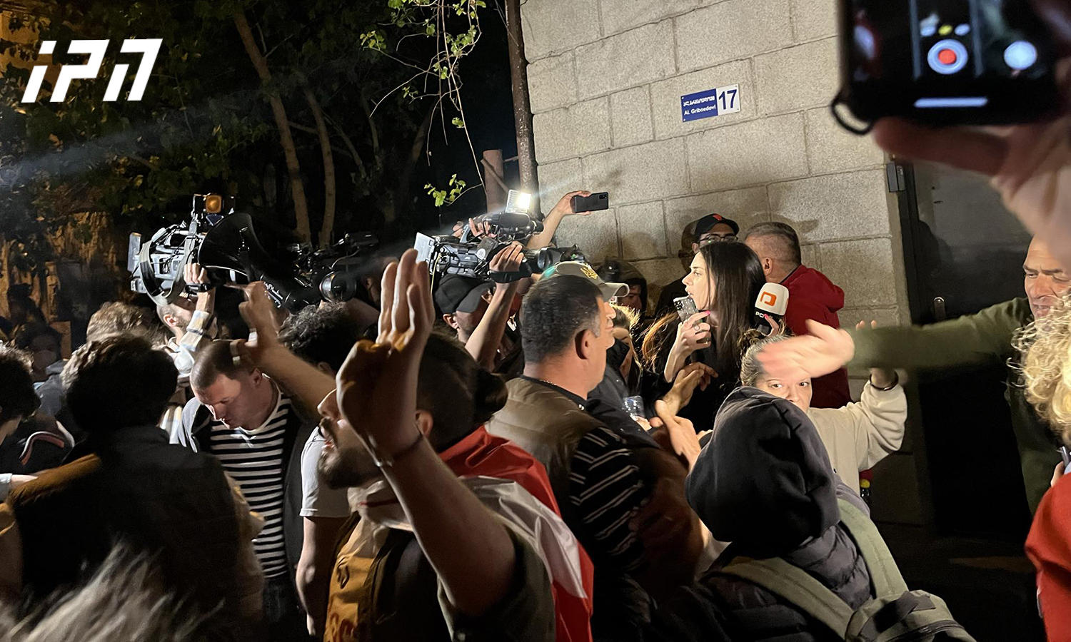 საპროტესტო მსვლელობის - „არა რუსულ კანონს“ მიმდინარეობისას ხმაური იყო