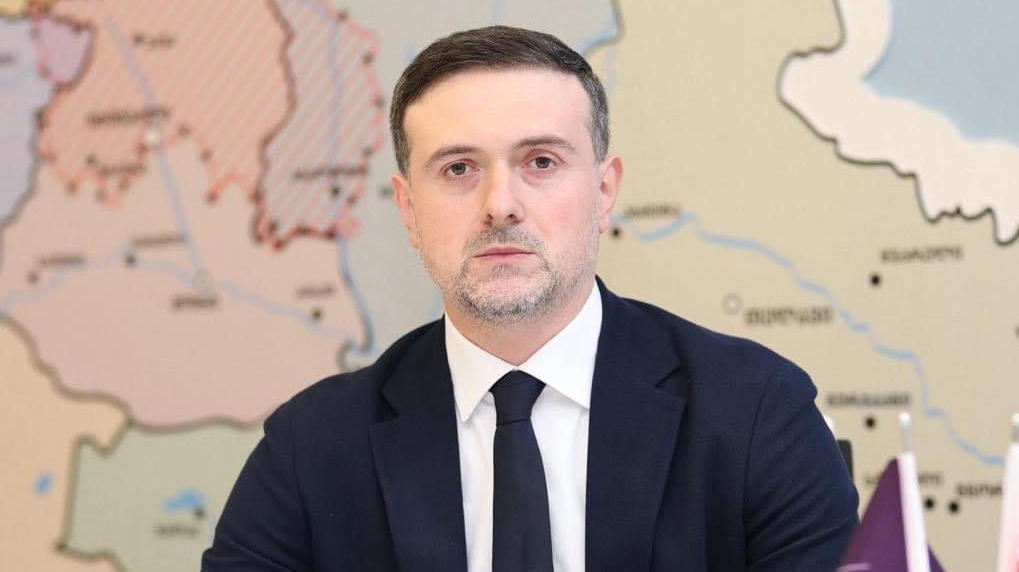 ირაკლი ეძგვერაძე - უწყვეტი აქციებით დამფრთხალი „ქართული ოცნება“ აიძულებს პატიოსან საჯარო მოხელეებს, მასწავლებლებს, დირექტორებს, გამოვიდნენ რუსული კანონის მხარდამჭერ აქციაზე