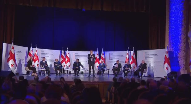 ამბროლაურში ე.წ. ლგბტ პროპაგანდის წინააღმდეგ მომზადებული საკონსტიტუციო ცვლილებების საყოველთაო-სახალხო განხილვა მიმდინარეობს