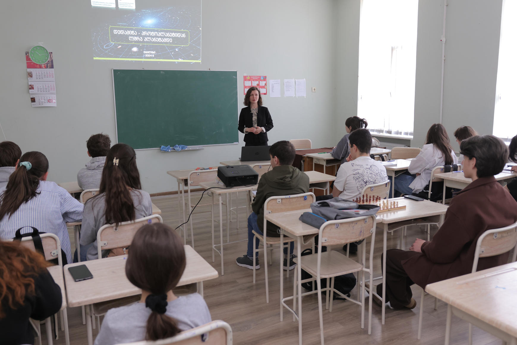 მოსწავლეებისთვის ლექცია „დედამიწის ისტორია - პროტოპლანეტიდან ლურჯ პლანეტამდე“ გაიმართა