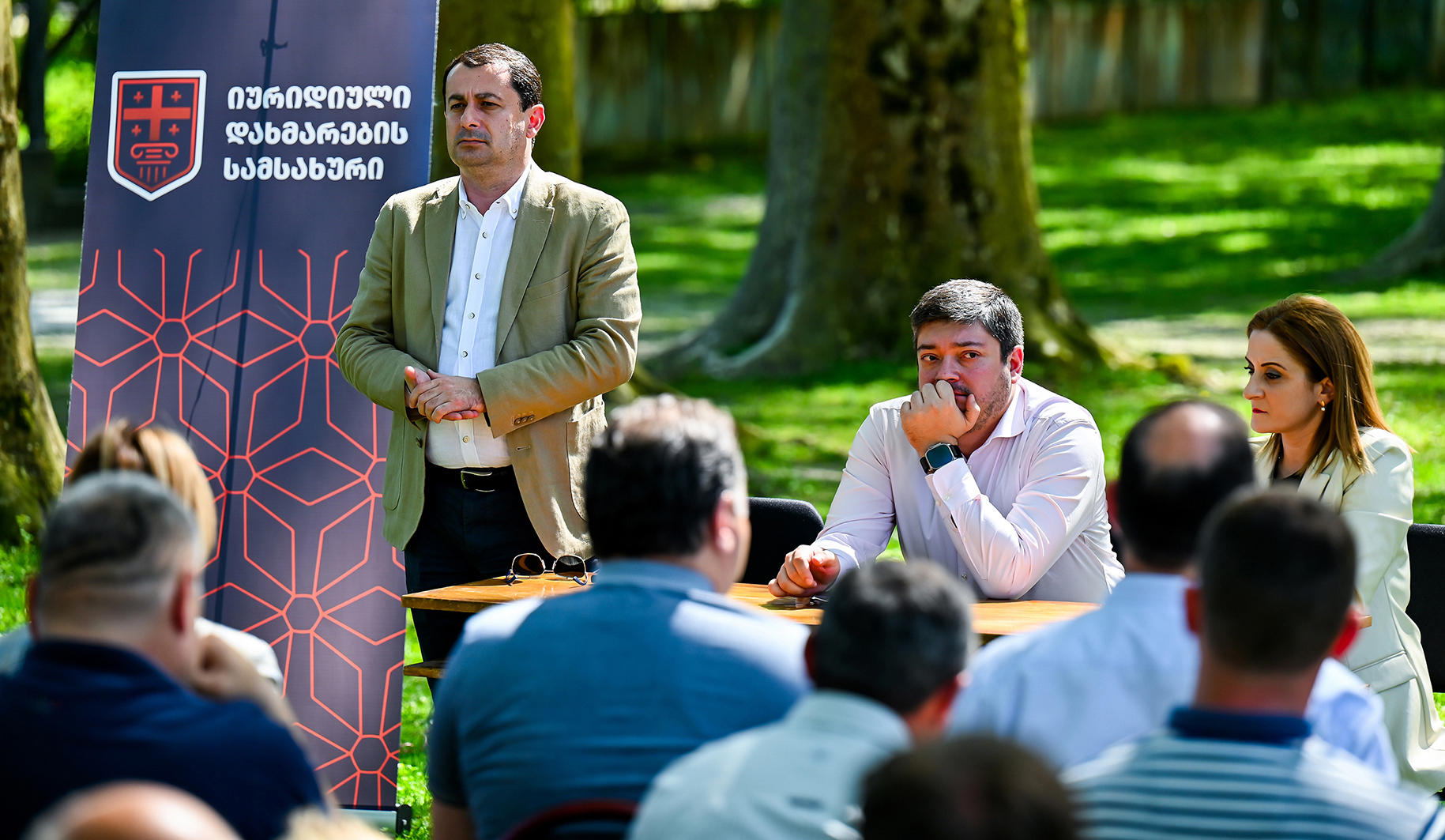 იურიდიული დახმარების სამსახურის დირექტორი და აბაშის მერი აბაშის მუნიციპალიტეტის სამიქაო-მაიდნის ადმინისტრაციული ერთეულის მოსახლეობას შეხვდნენ