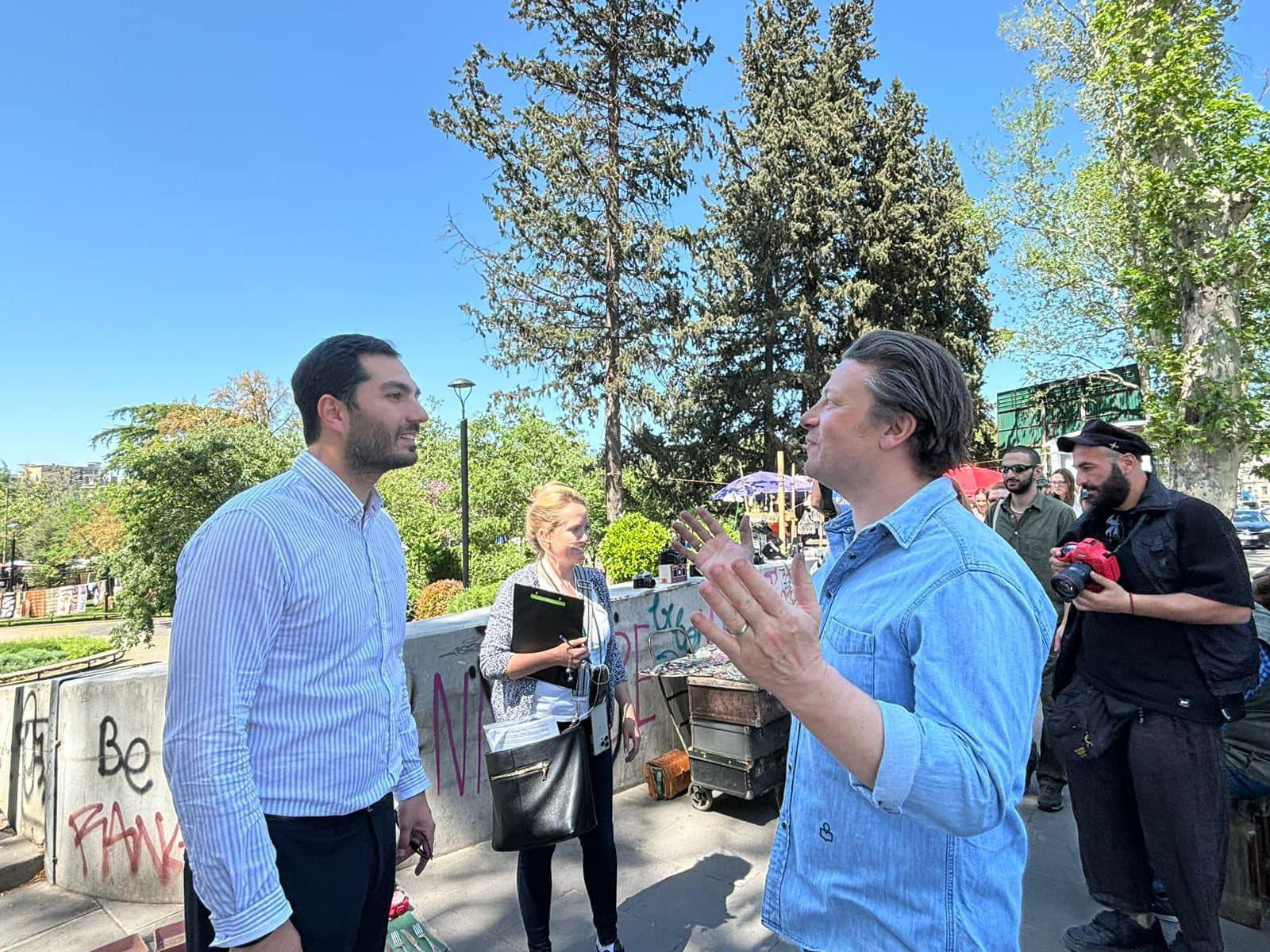 ცნობილი შეფ-მზარეული ჯეიმი ოლივერი საქართველოში გასტრონომიული ტურის ფარგლებში იმყოფება