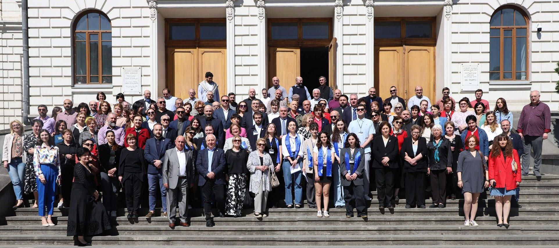 ჯაბა სამუშიამ ივანე ჯავახიშვილის საფლავი გვირგვინით შეამკო