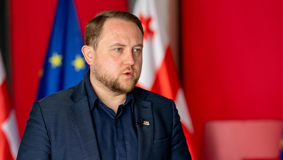 ვასო ურუშაძე - სასამართლოს გაუმჭვირვალობა, კლანურობა, მსახურება ივანიშვილის ოლიგარქიული რეჟიმის პირობებში არის ერთ-ერთი პრობლემა, რომელიც ხელს უშლის ქვეყნის ეკონომიკურ განვითარებას