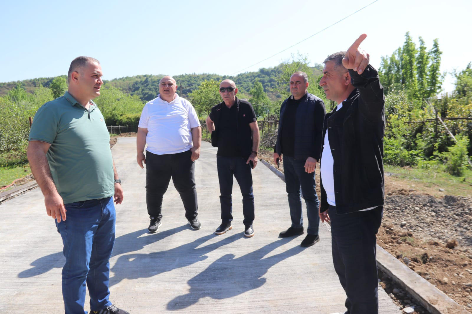 ხობის მუნიციპალიტეტის ბიის ადმინისტრაციულ ერთეულში, 9 აპრილის ქუჩაზე საგზაო ინფრასტრუქტურის მშენებლობა-რეაბილიტაციის პროექტი ხორციელდება