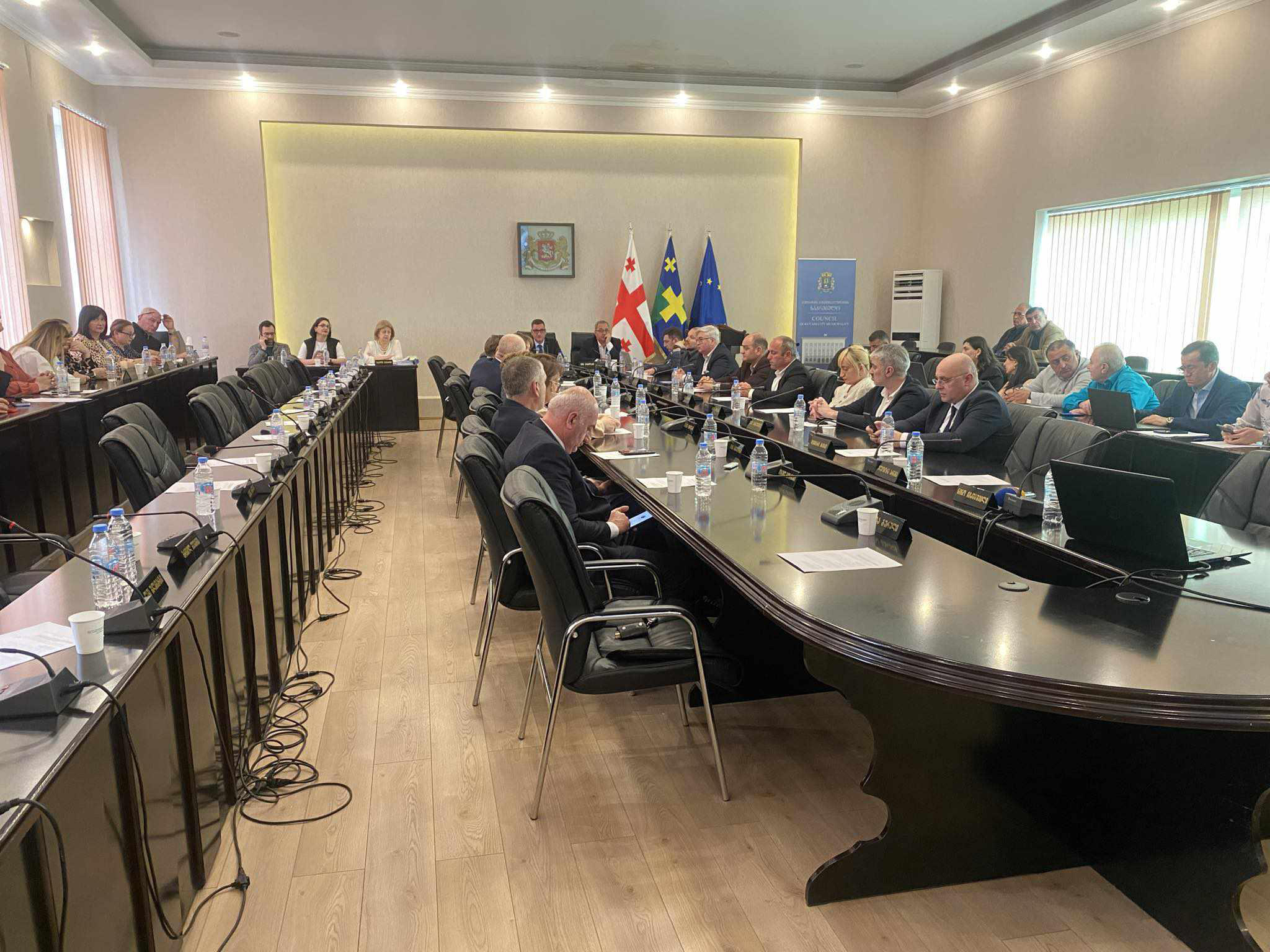 ქუთაისის საკრებულოს სხდომაზე ხმაური იყო