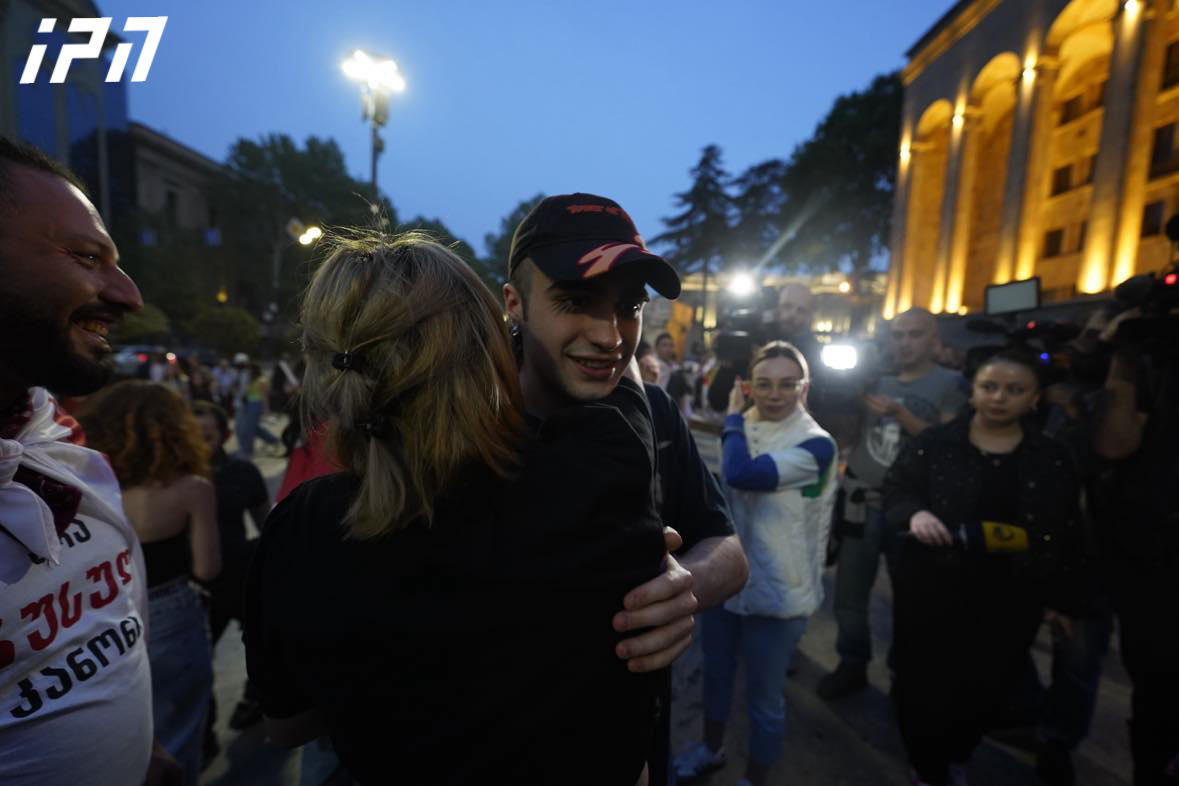ადვოკატის ინფორმაციით, ლაზარე გრიგორიადისი, რომელიც პარლამენტთან აქციაზე დააკავეს, დიღმის სამმართველოშია გადაყვანილი