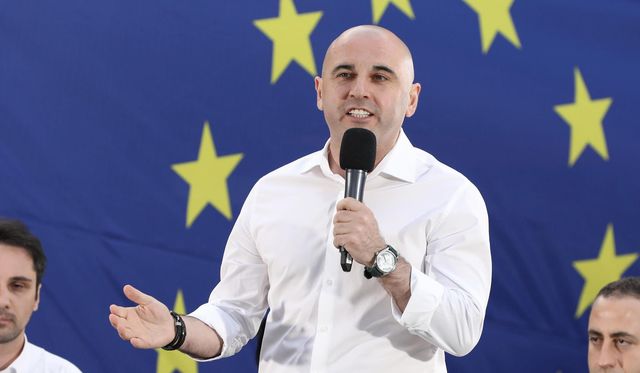 ლევან ხაბეიშვილი - კარცერში ვარ, საცდელი ვირთხასავით ვარ, ფსიქოლოგიური ზეწოლაა, რომ ცას უნდა უყურო ე.წ. კლეტკებით, მაგრამ შევეჩვიე დილეგში ყოფნას და იმ ხალხთან, რომელმაც მოსახლეობა მოწამლა, სათხოვარი არაფერი მაქვს!