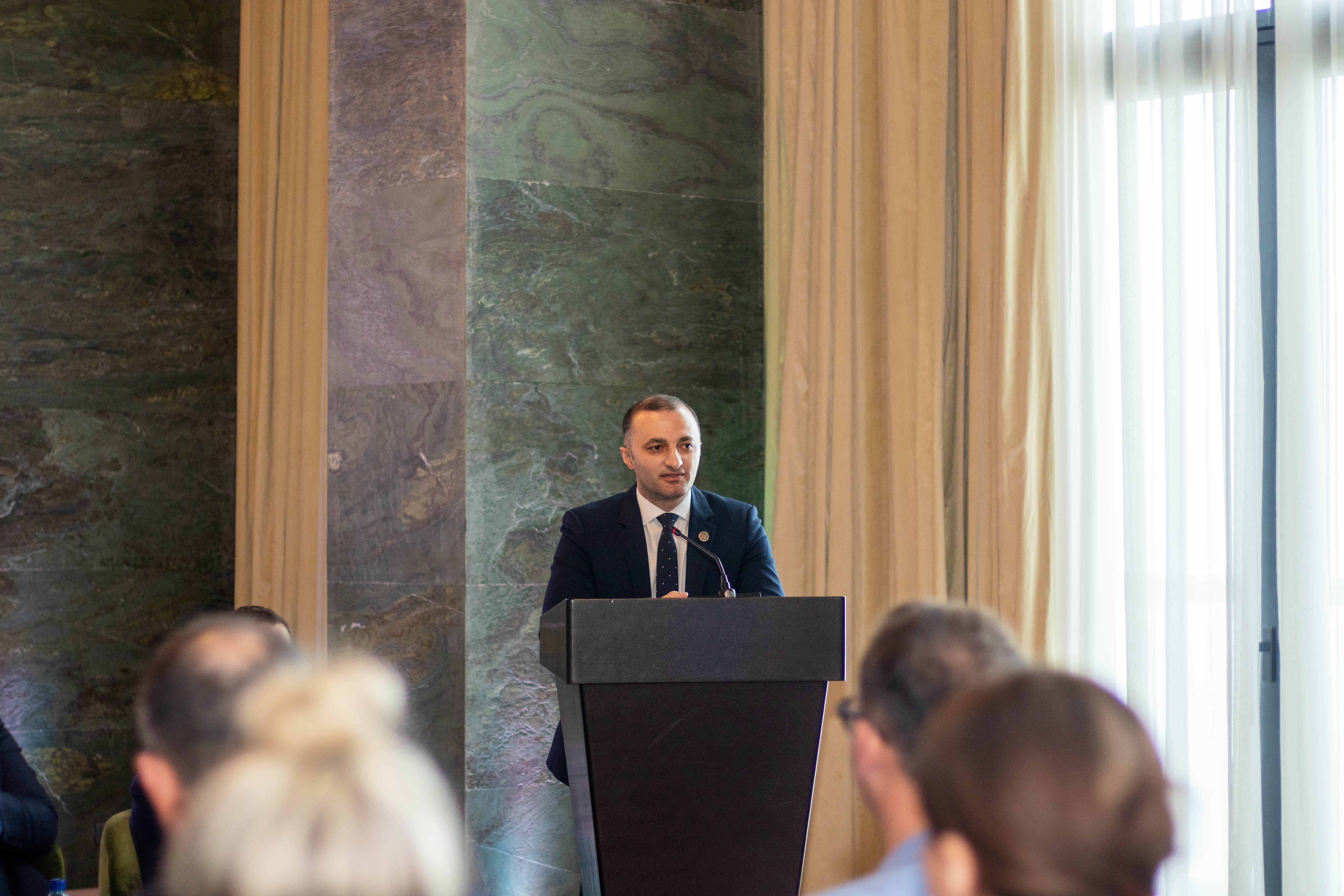 აჭარის უმაღლესი საბჭოს თავმჯდომარე დავით გაბაიძე „მედიაცია ბიზნესისთვის“ მესამე ყოველწლიურ ფორუმს დაესწრო