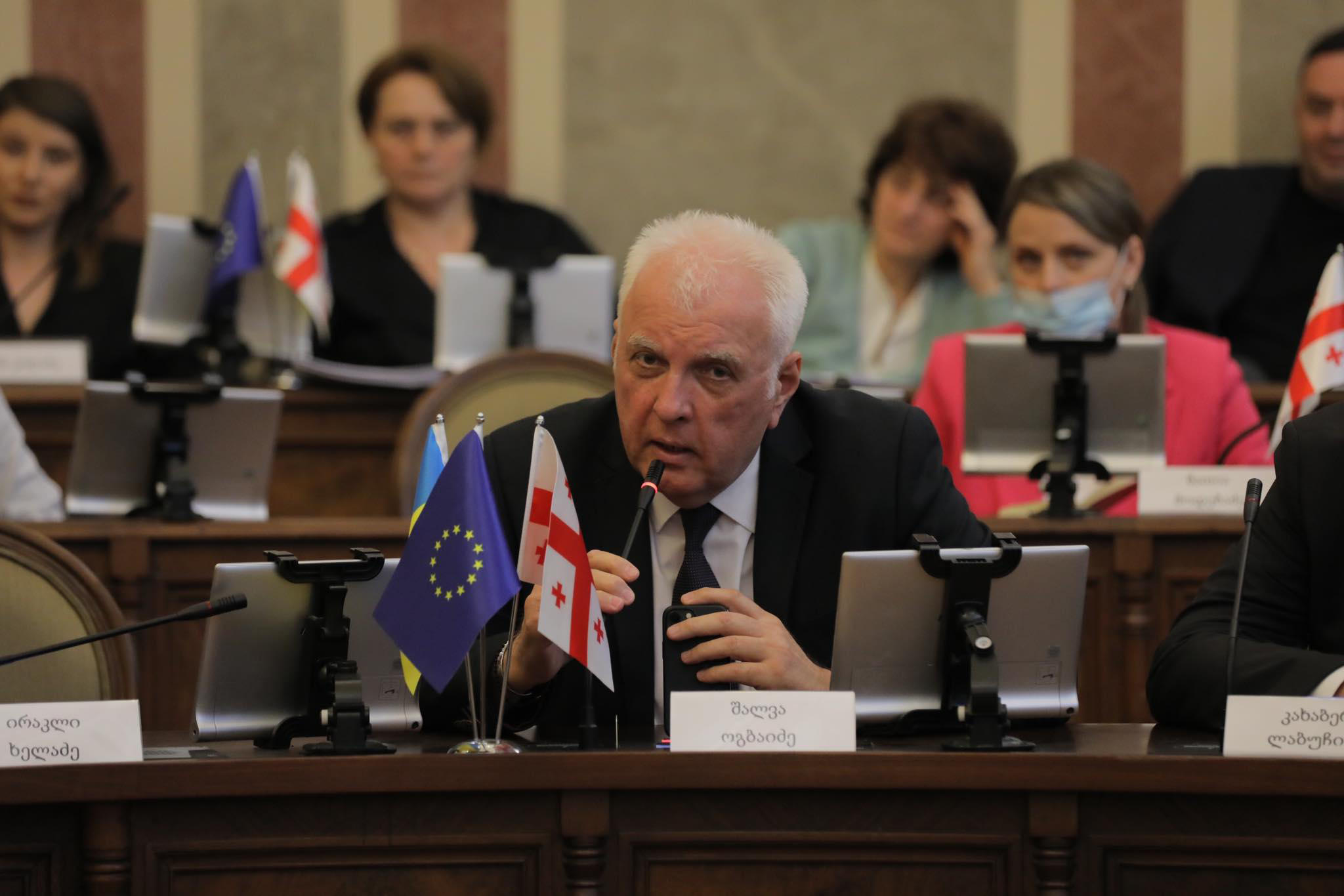 შალვა ოგბაიძე - მე ჩემს შვილებთან ერთად რუსეთთან ბრძოლის ვეტერანი ვარ - თქვენ კი 2008 წლის ომის დროს ერთმანეთს ასწრებდით წითელ ხიდზე