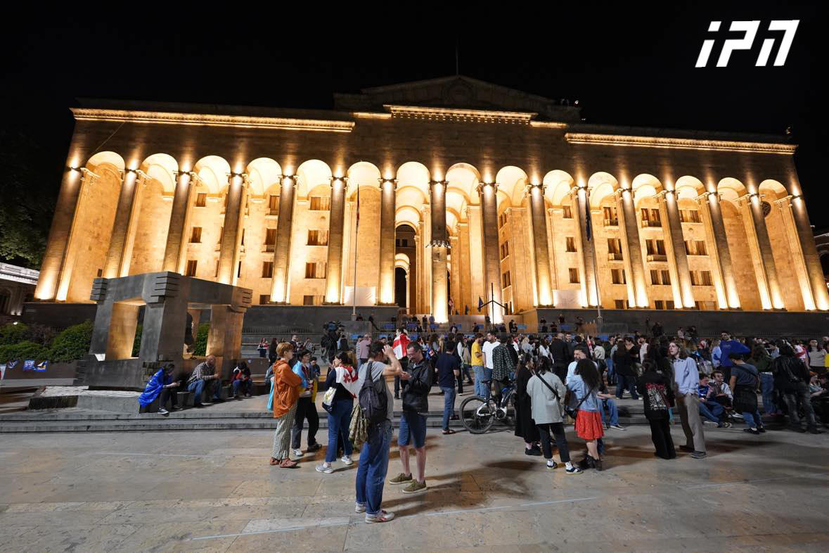 პარლამენტთან “უცხოური გავლენის გამჭვირვალობის შესახებ” კანონპროექტის წინააღმდეგ ახალგაზრდების აქცია დასრულდა