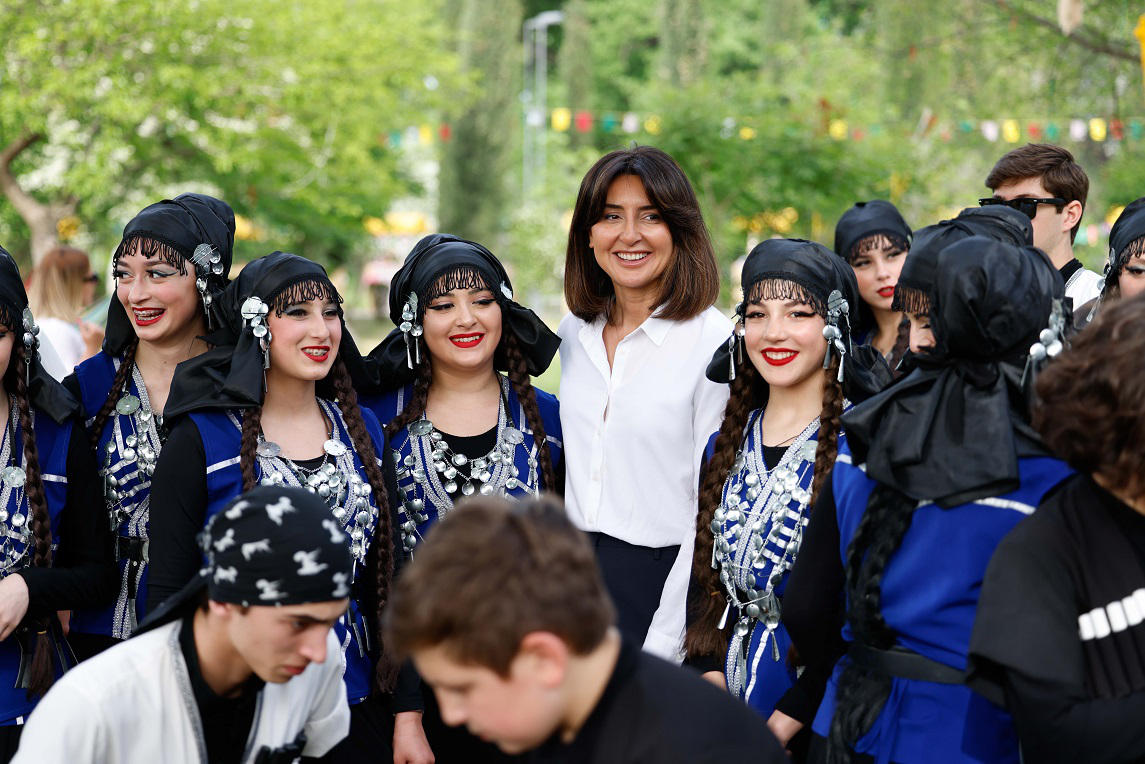ნინო ლაცაბიძე  - ,,ქართული”  ალბათ ეს არის ის მთავარი ღირებულება, რომლითაც ჩვენ ევროპის გზაზე უნდა ვიაროთ და ევროპული დიდი ოჯახისთვის საინტერესოც სწორედ ამიტომ ვართ