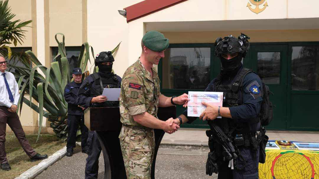 დიდი ბრიტანეთის სამეფო საზღვაო ფლოტის საზღვაო ქვეითთა სარდლობის ინსტრუქტორებმა სასაზღვრო პოლიციის თანამშრომლებს სპეციალური სწავლება ჩაუტარეს