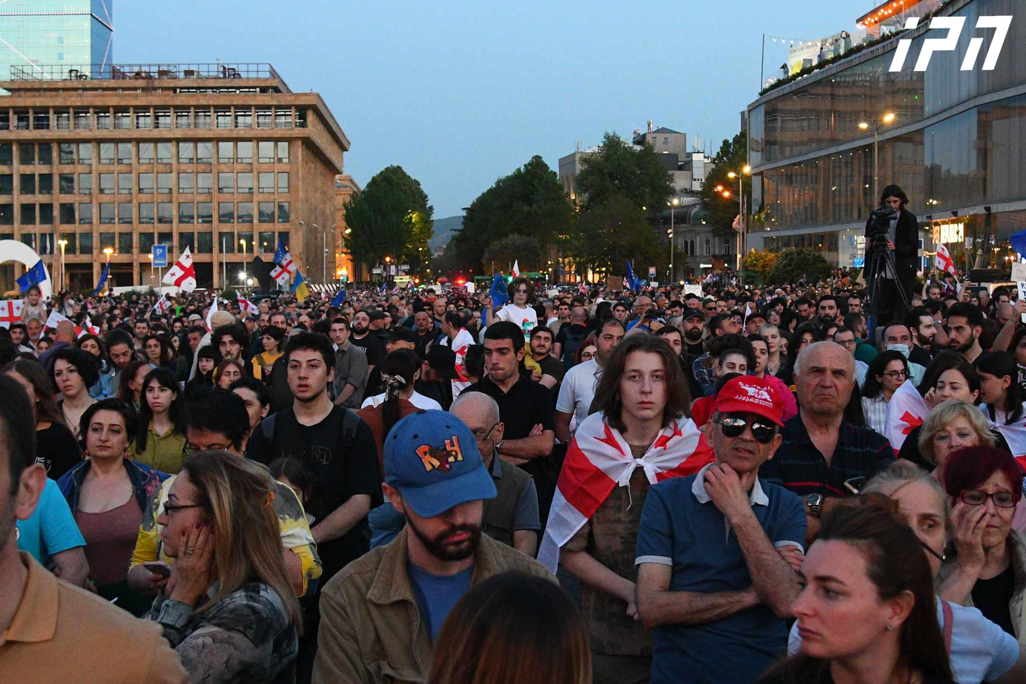 პირველი რესპუბლიკის მოედანზე აქცია - „კი ევროპას, არა რუსულ კანონს“ მიმდინარეობს