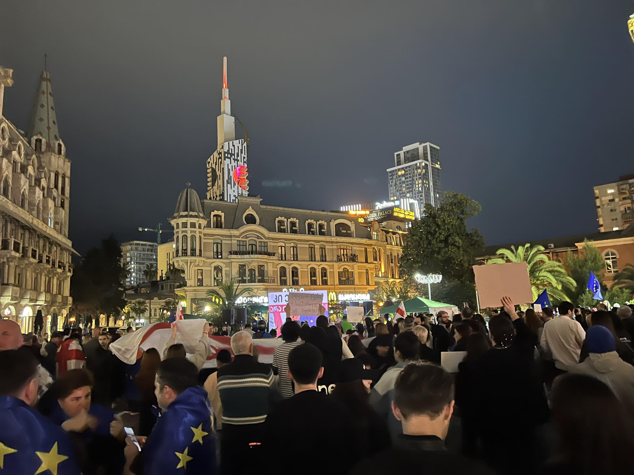 ბათუმში “უცხოური გავლენის გამჭვირვალობის  შესახებ” კანონპროექტის წინააღმდეგ საპროტესტო აქცია დასრულდა