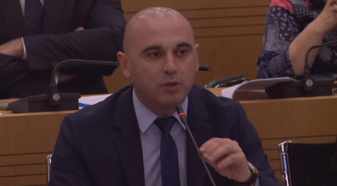 იურიდიულ საკითხთა კომიტეტის სხდომაზე ლევან ხაბეიშვილსა და მამუკა მდინარაძეს შორის სიტყვიერი დაპირისპირება იყო