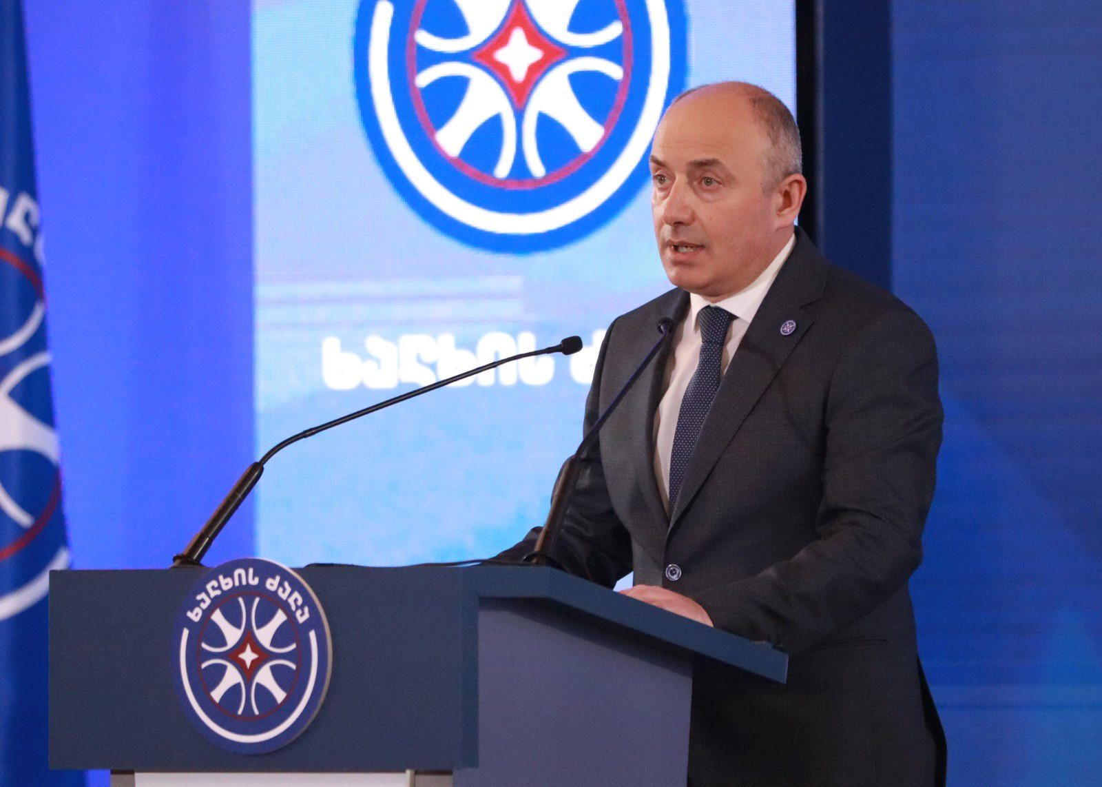 პარლამენტში, საპროცედურო საკითხთა და წესების კომიტეტის სხდომაზე, პარლამენტის წევრმა, გურამ მაჭარაშვილმა რეგლამენტში ცვლილებებთან დაკავშირებით, პროექტი წარადგინა