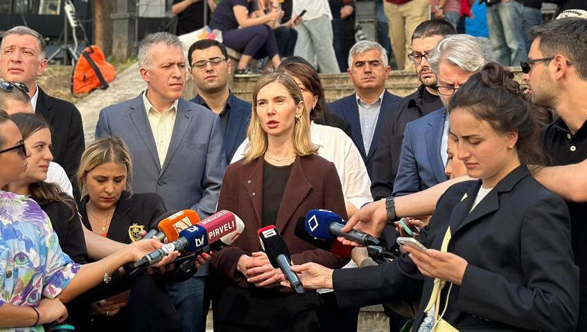 თინა ბოკუჩავა - მოგიწოდებთ ყველას, 17:00 საათზე გამოდით რუსთაველის გამზირზე, რომ კიდევ ერთხელ ვუთხრათ არა რუსულ კანონს, კი ევროპას - გავაწვევინოთ ივანიშვილს ეს კანონი