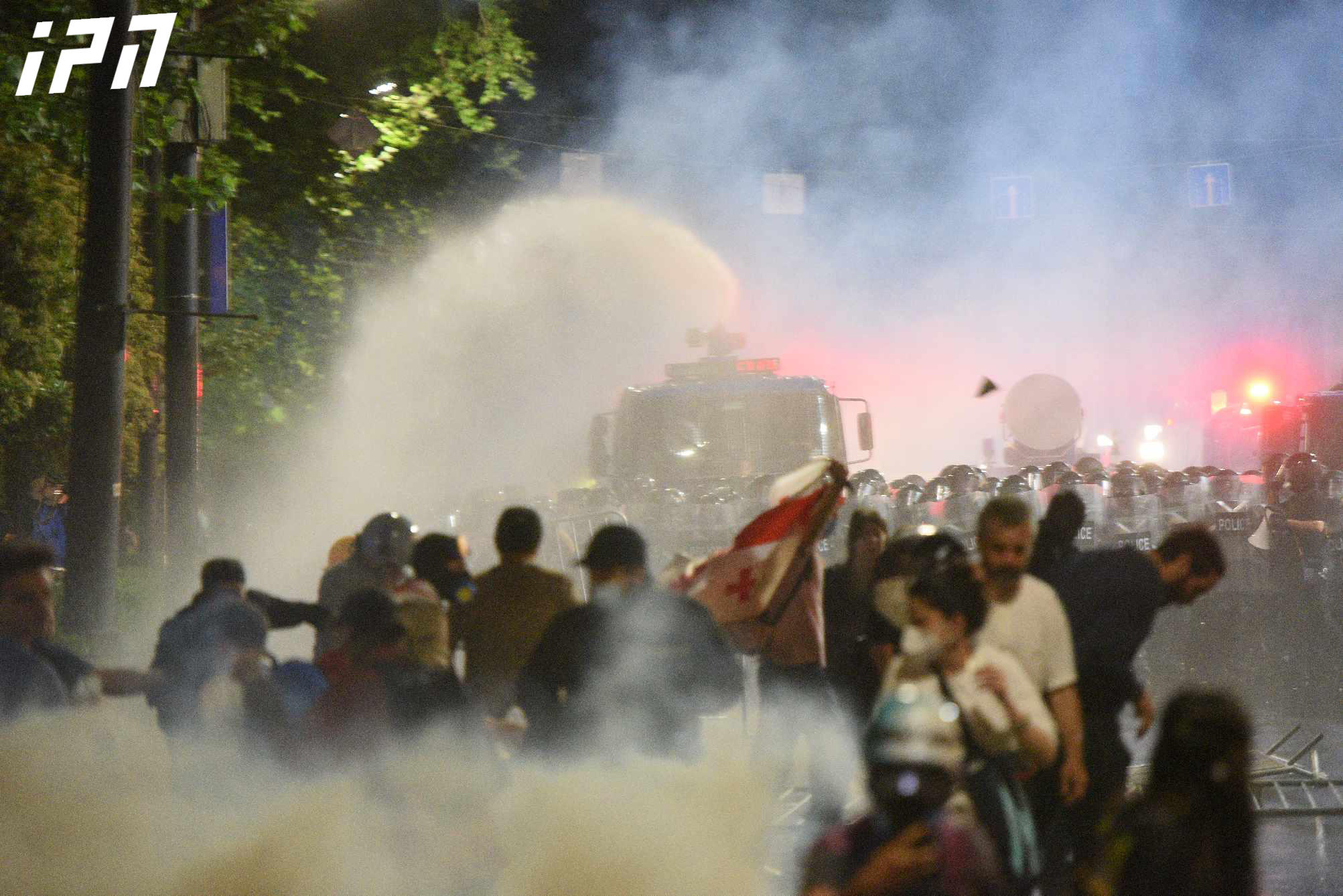 რუსთაველის გამზირზე აქციის დასაშლელად კვლავ წყლის ჭავლს იყენებენ