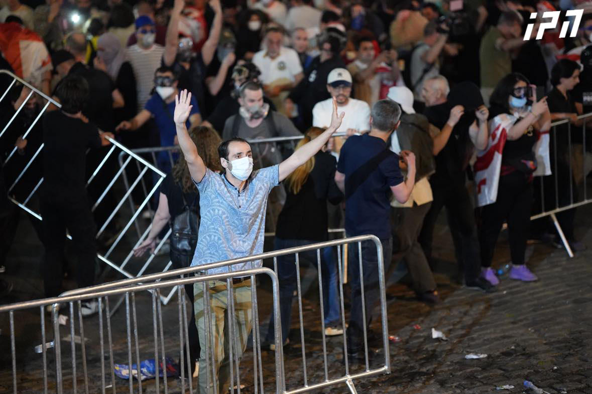 „საერთაშორისო გამჭვირვალობა-საქართველო“ - მოვუწოდებთ შსს-ს, შეწყვიტოს მშვიდობიანი დემონსტრანტების საპოლიციო ძალებით დაშლა და სპეციალურ საგამოძიებო სამსახურს, გამოიძიოს პოლიციელთა მიერ ჩადენილი სავარაუდო დანაშაულები