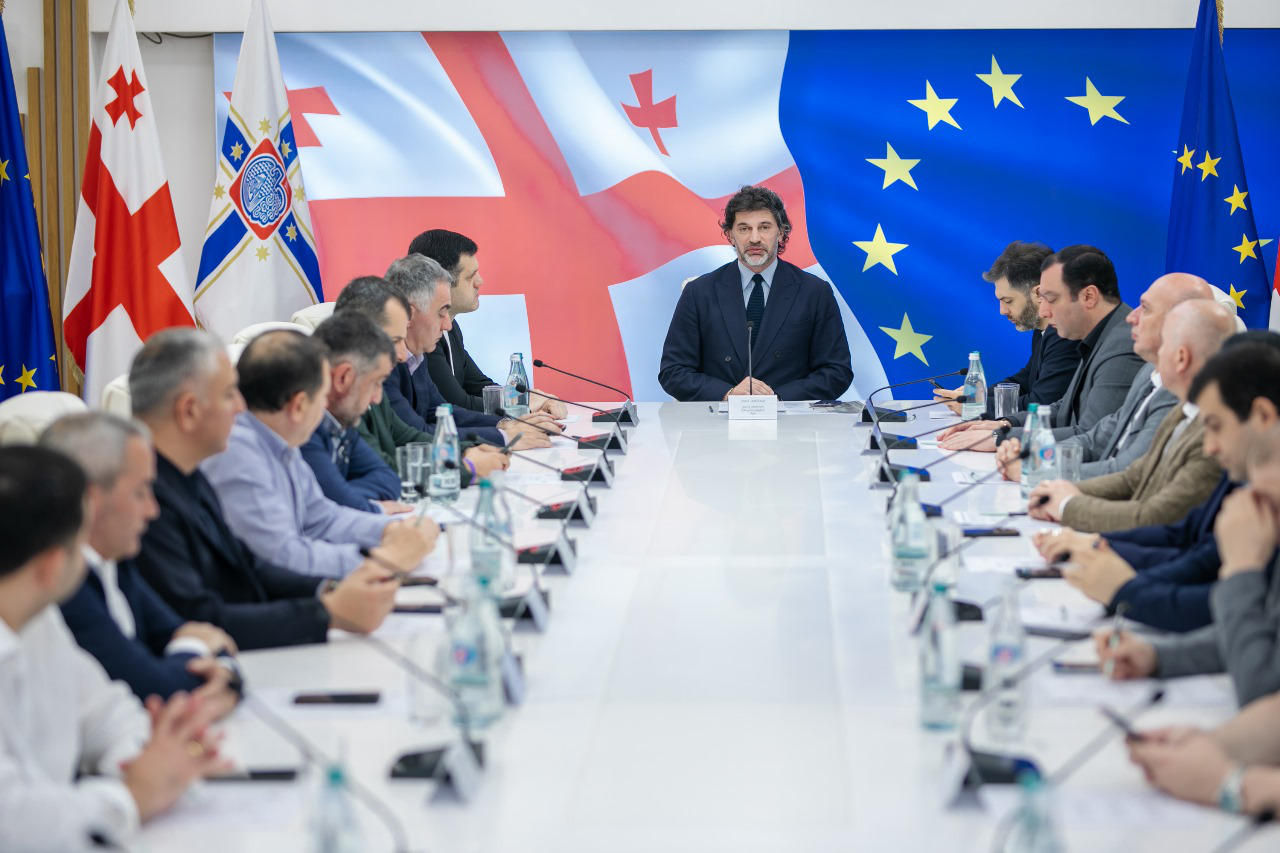 კახა კალაძის განცხადებით, აღდგომის ბრწყინვალე დღესასწაულთან დაკავშირებით, 5 და 6 მაისს დედაქალაქში მეტრო და ავტობუსები გახანგრძლივებული დროით იმოძრავებენ