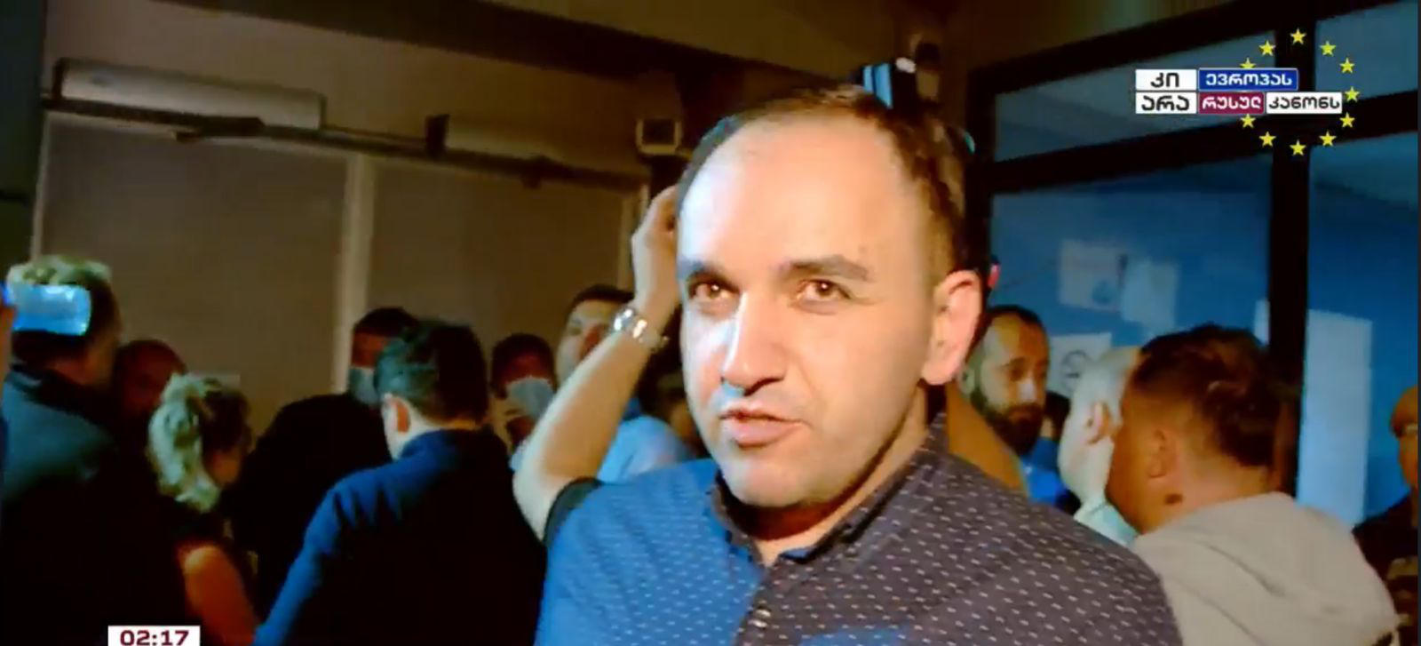 ლევან ხაბეიშვილის ადვოკატი - პოლიცია მიზღუდავს შესაძლებლობას, მოვინახულო ჩემი დაცვის ქვეშ მყოფი  და დავაფიქსირო ის დაზიანებები, რომელიც მან მიიღო