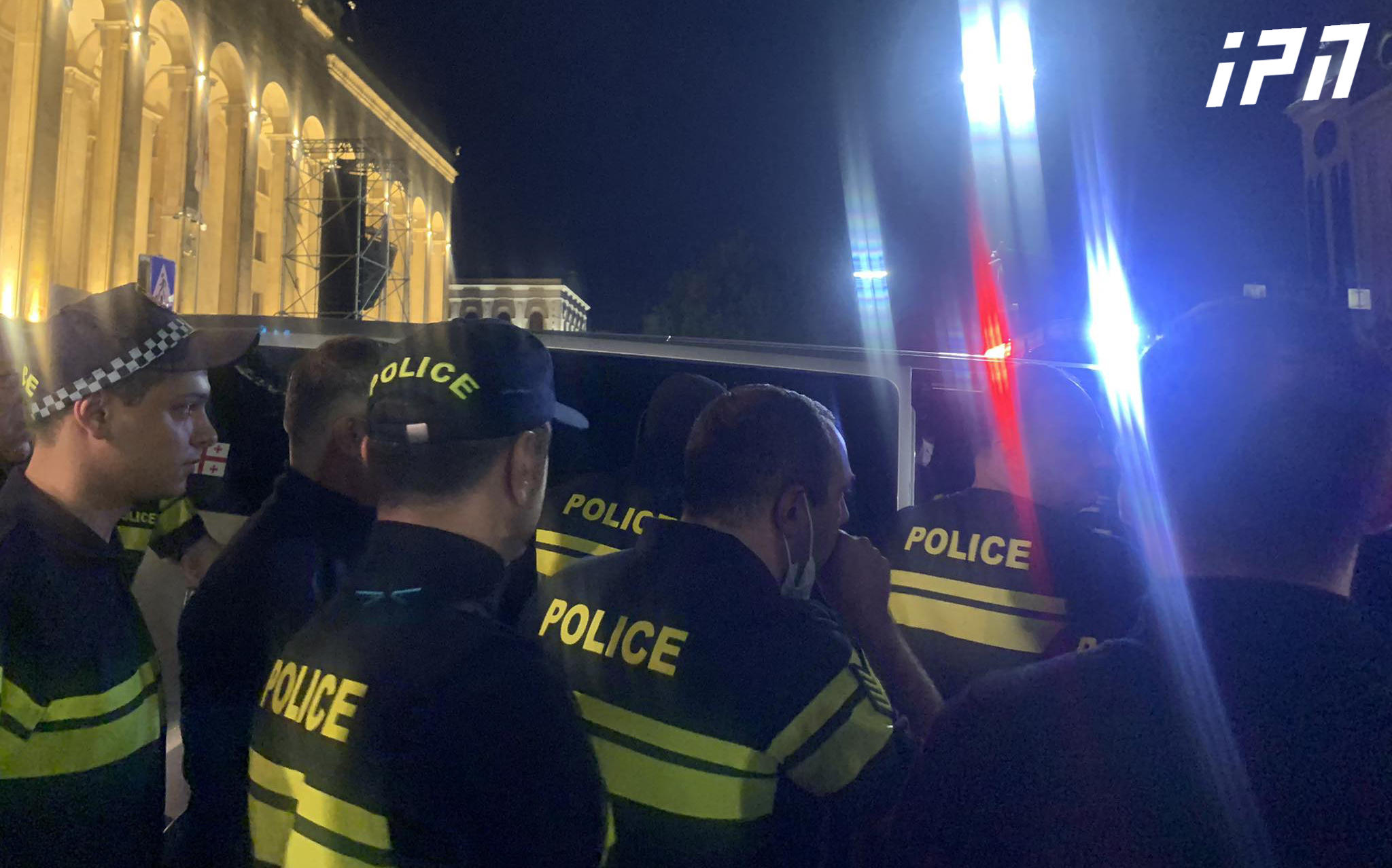 პარლამენტთან აქციაზე 2 პირი დააკავეს