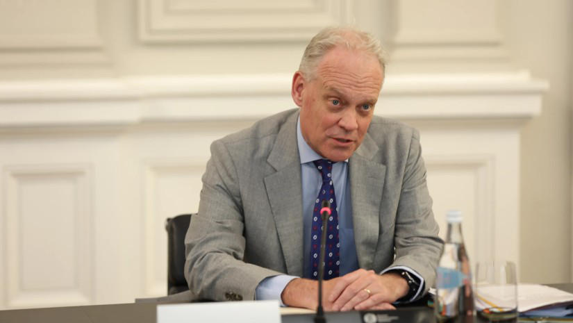 ევროკომისიის გენერალური დირექტორი - ევროკავშირმა გამჭვირვალობისა და დემოკრატიის შესახებ კანონის დირექტივა წარადგინა, რომელიც განსხვავებული ტიპის კანონია და კონკრეტული აქტორების იდენტიფიცირებას მიზნად არ ისახავს