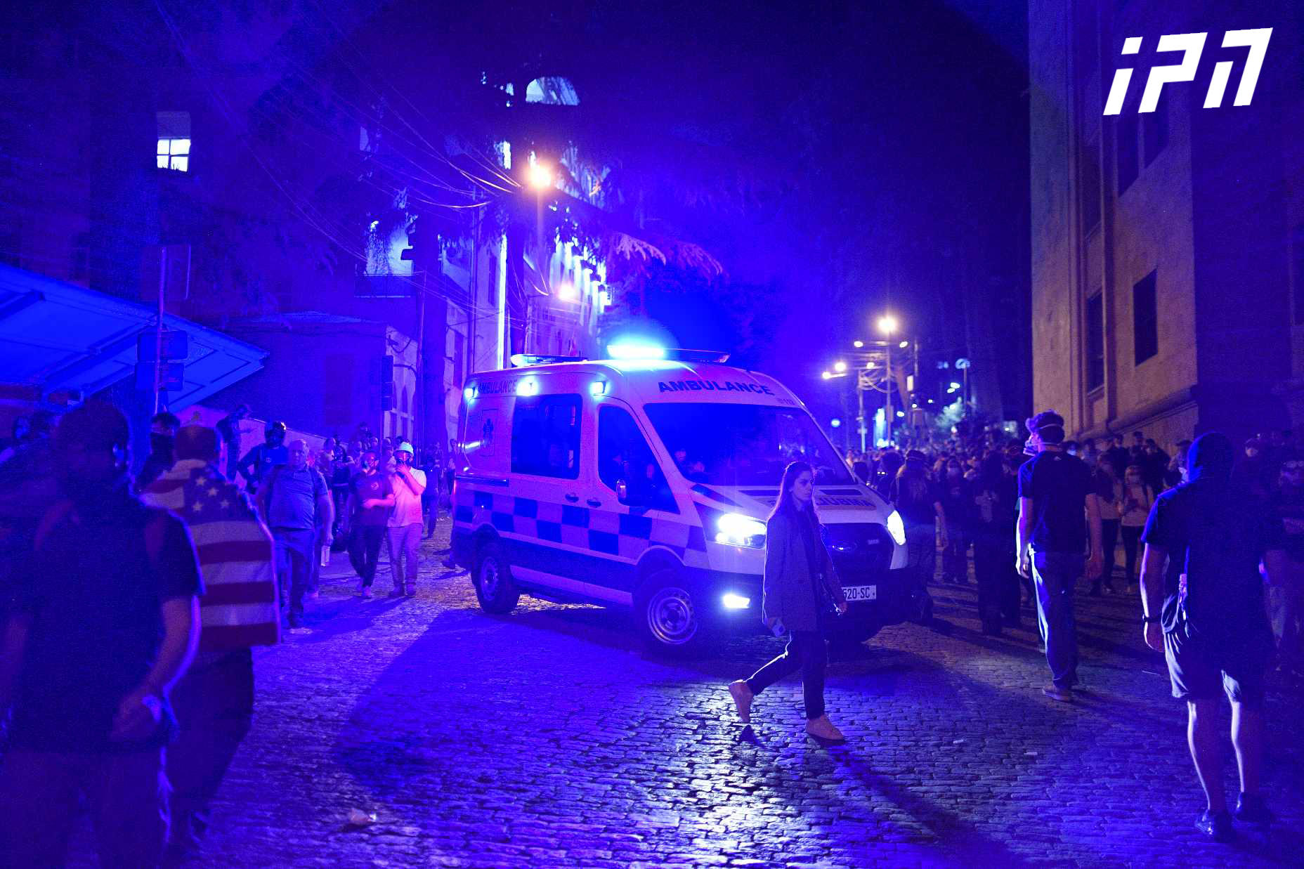 ამ ეტაპზე კლინიკებში აქციაზე დაშავებული რვა პირია გადაყვანილი - დაშავებულებს აღენიშნებათ ჭრილობები თავისა და სხეულის სხვა ნაწილზე, ინტოქსიკაცია და სასუნთქი გზების გართულებები