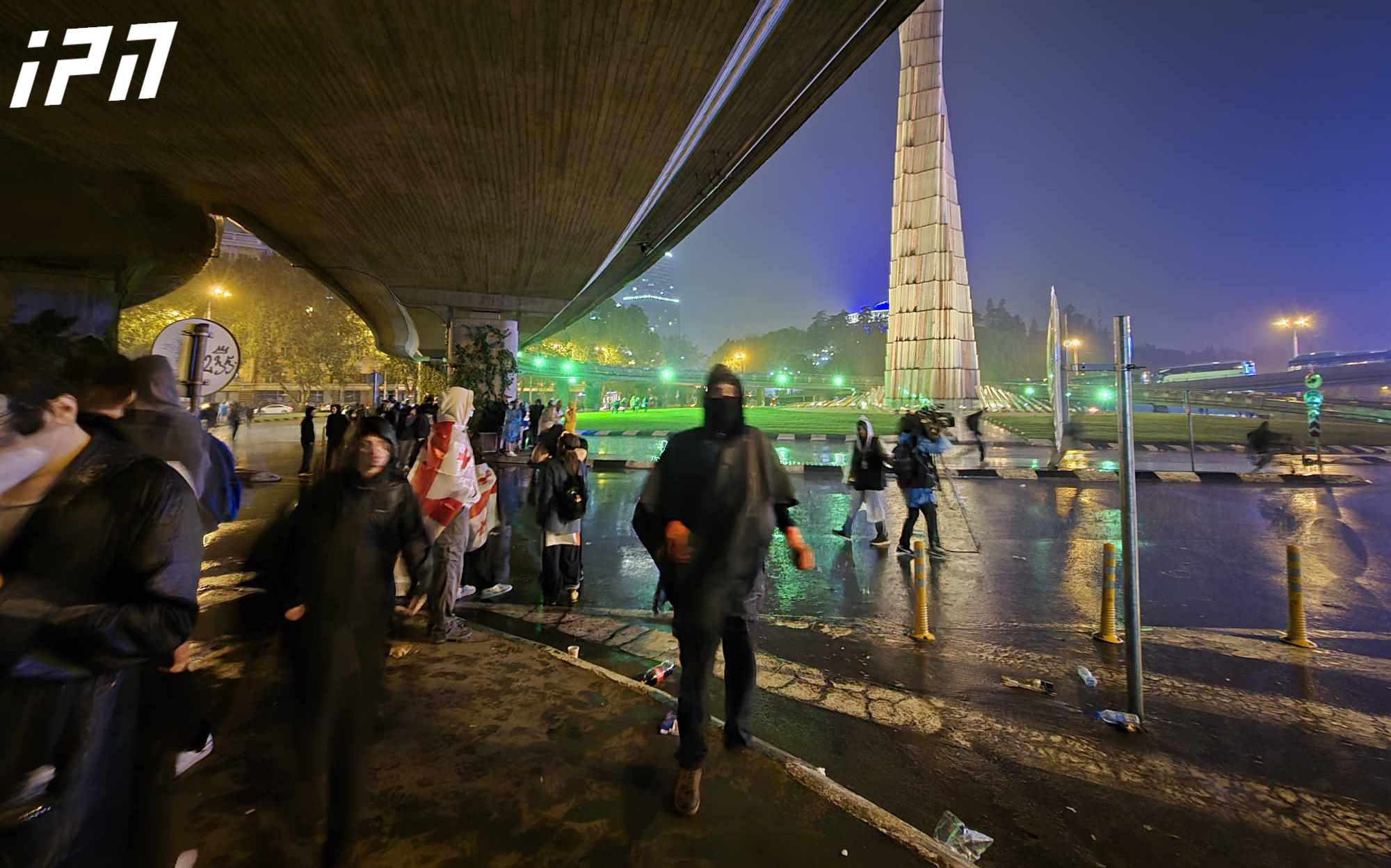 გმირთა მოედანზე საავტომობილო მოძრაობა  აღდგა
