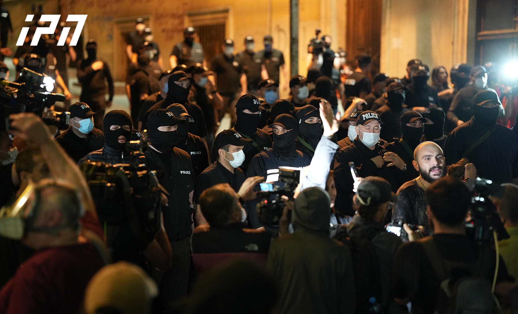 ომბუდსმენის აპარატი - 3 მაისის დილის მდგომარეობით, რწმუნებულებმა იზოლატორებში ადმინისტრაციული წესით დაკავებული 10 პირი მოინახულეს - კვლავ გრძელდება დაკავებულთა მოძიება და მათთან გასაუბრება