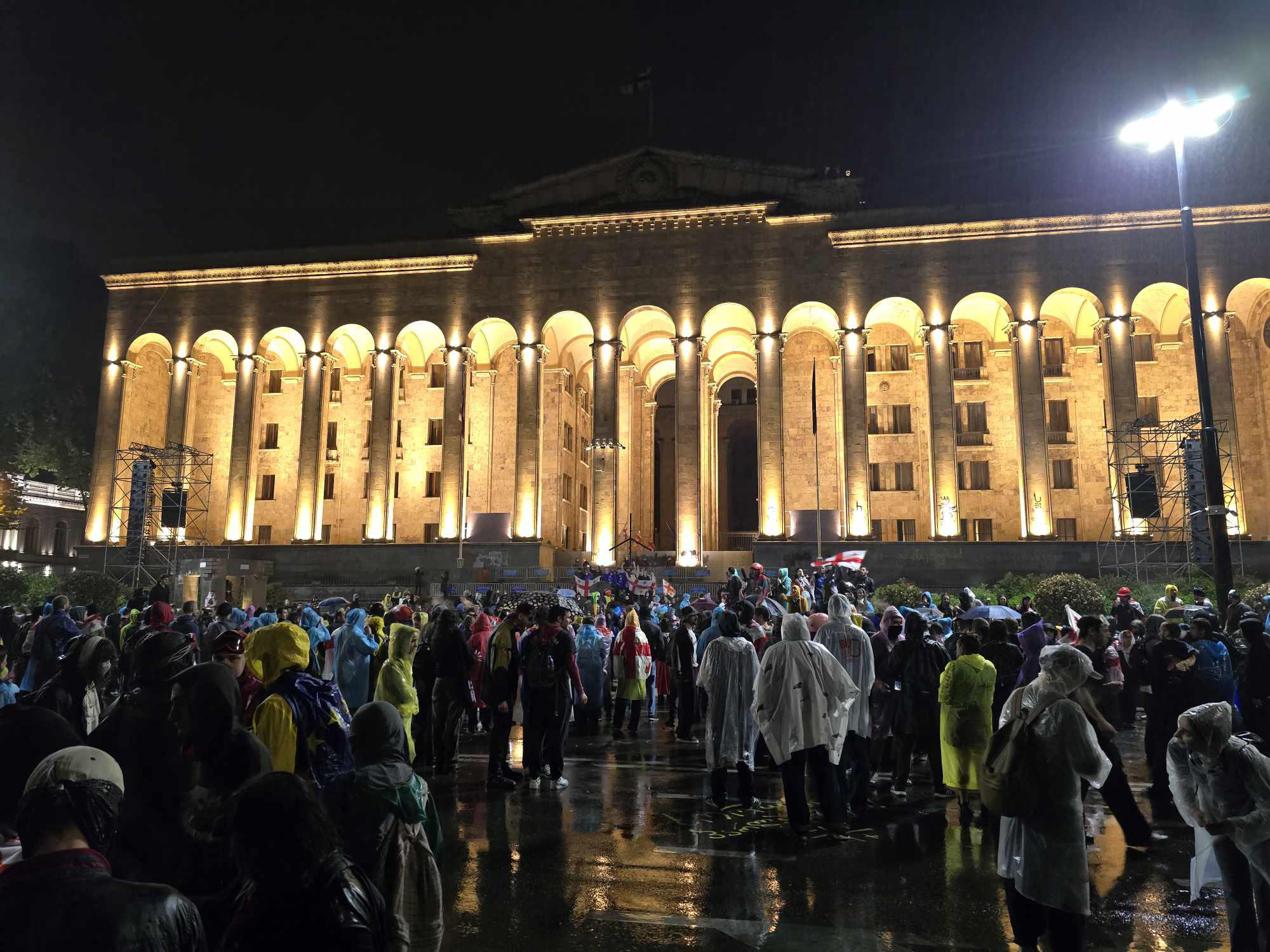 „უცხოური გავლენის გამჭვირვალობის შესახებ” კანონპროექტის საწინააღმდეგო აქცია რუსთაველის გამზირზე დასრულდა