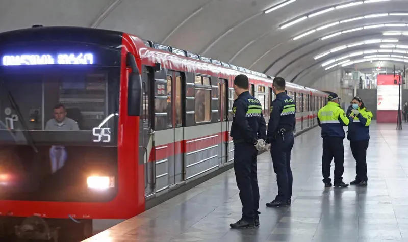 თბილისის მეტროს პირველ ხაზზე მატარებლების გადაადგილების შეფერხებაა