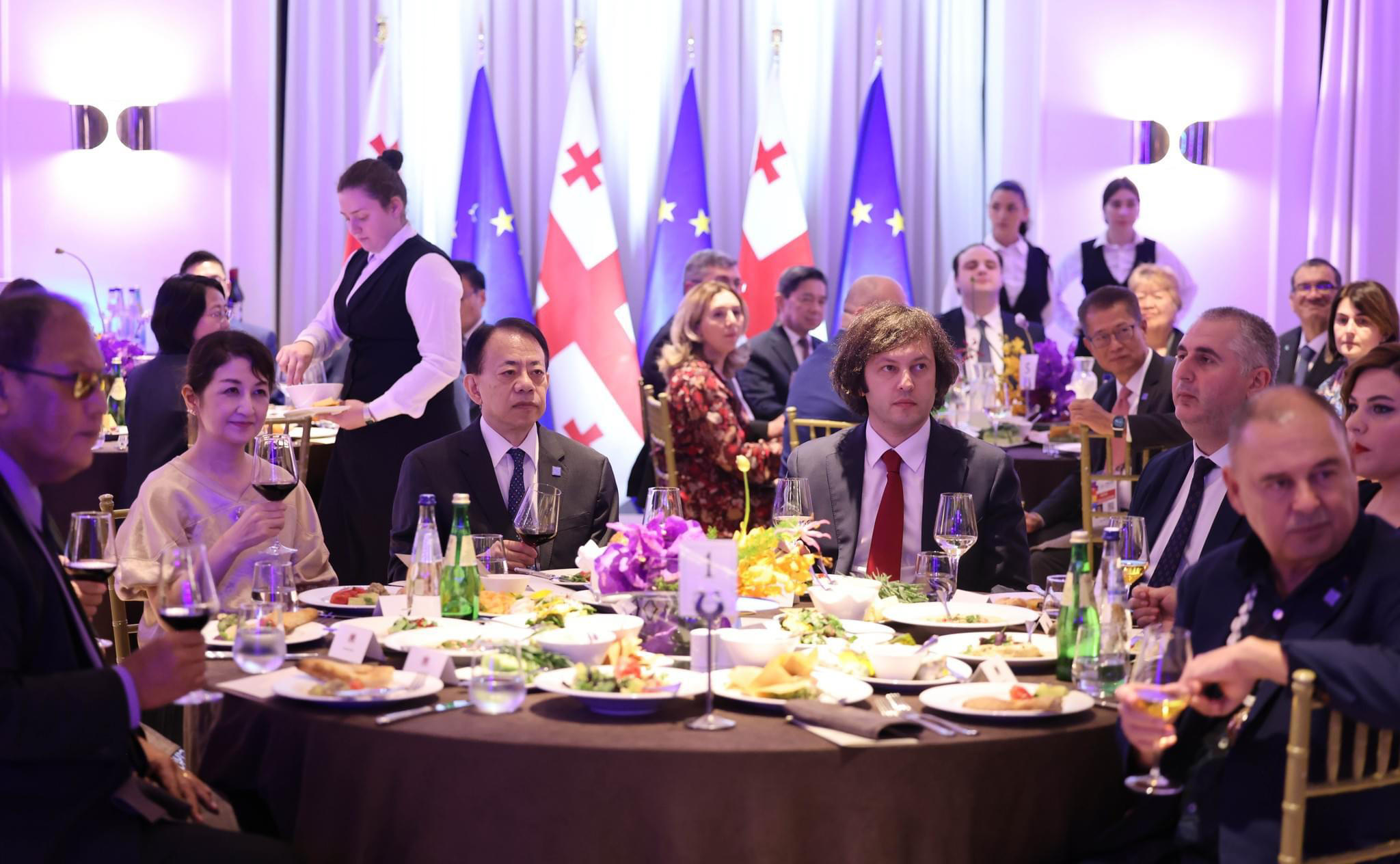 ირაკლი კობახიძემ აზიის განვითარების ბანკის პრეზიდენტს ოფიციალურ მიღებაზე უმასპინძლა