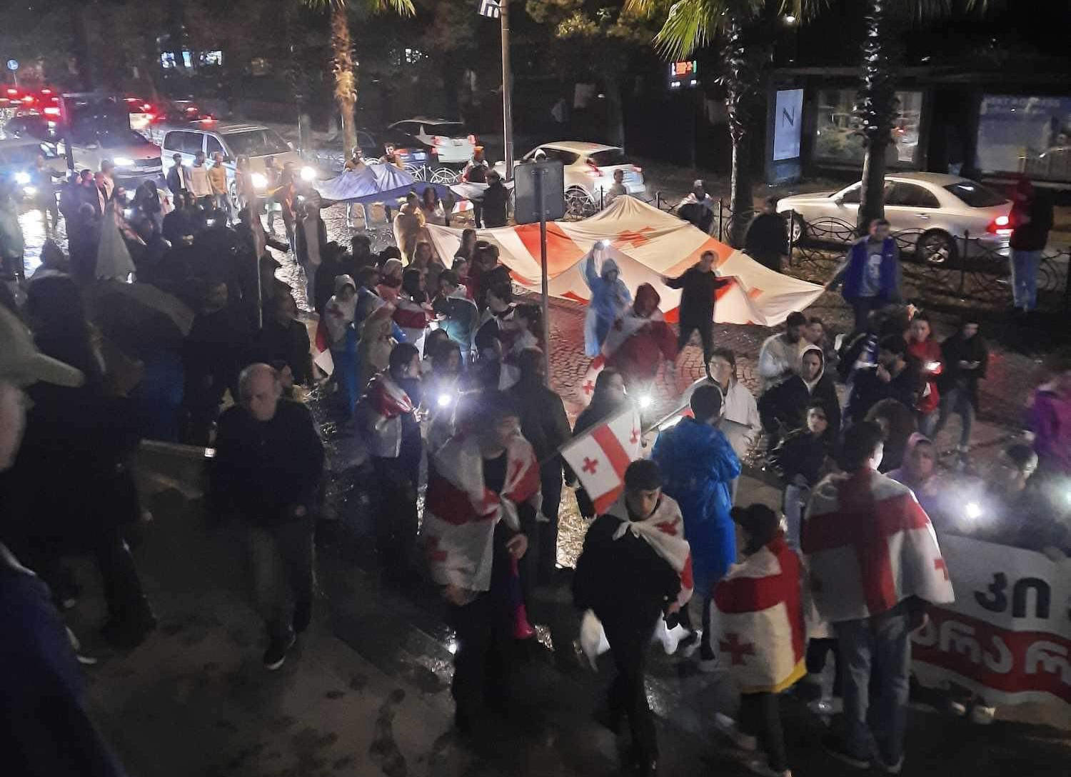 ბათუმში “უცხოური გავლენის გამჭვირვალობის შესახებ” კანონპროექტის საწინააღმდეგო მსვლელობა დასრულდა