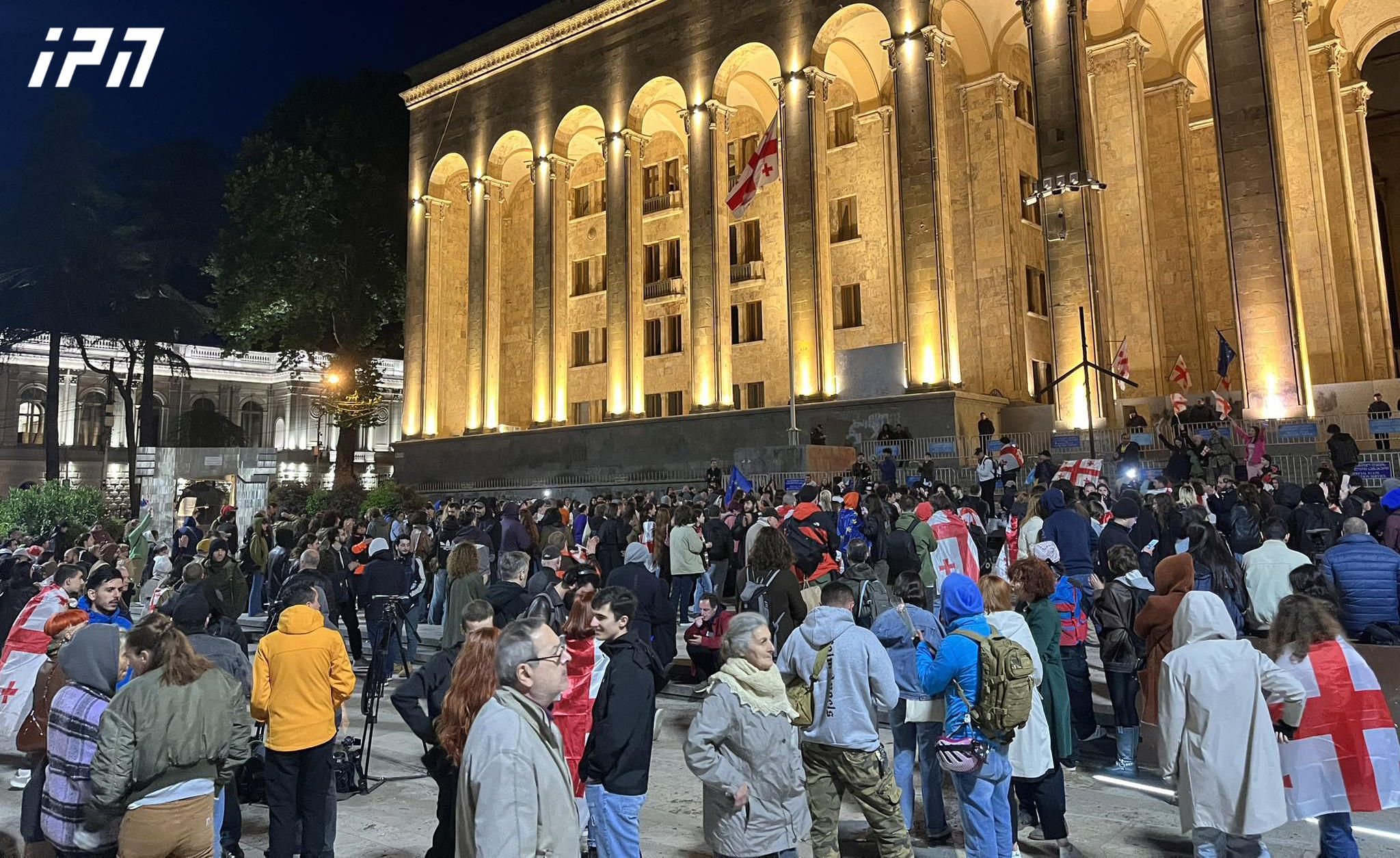 პარლამენტთან “უცხოური გავლენის გამჭვირვალობის შესახებ” კანონპროექტის წინააღმდეგ პროტესტი გრძელდება