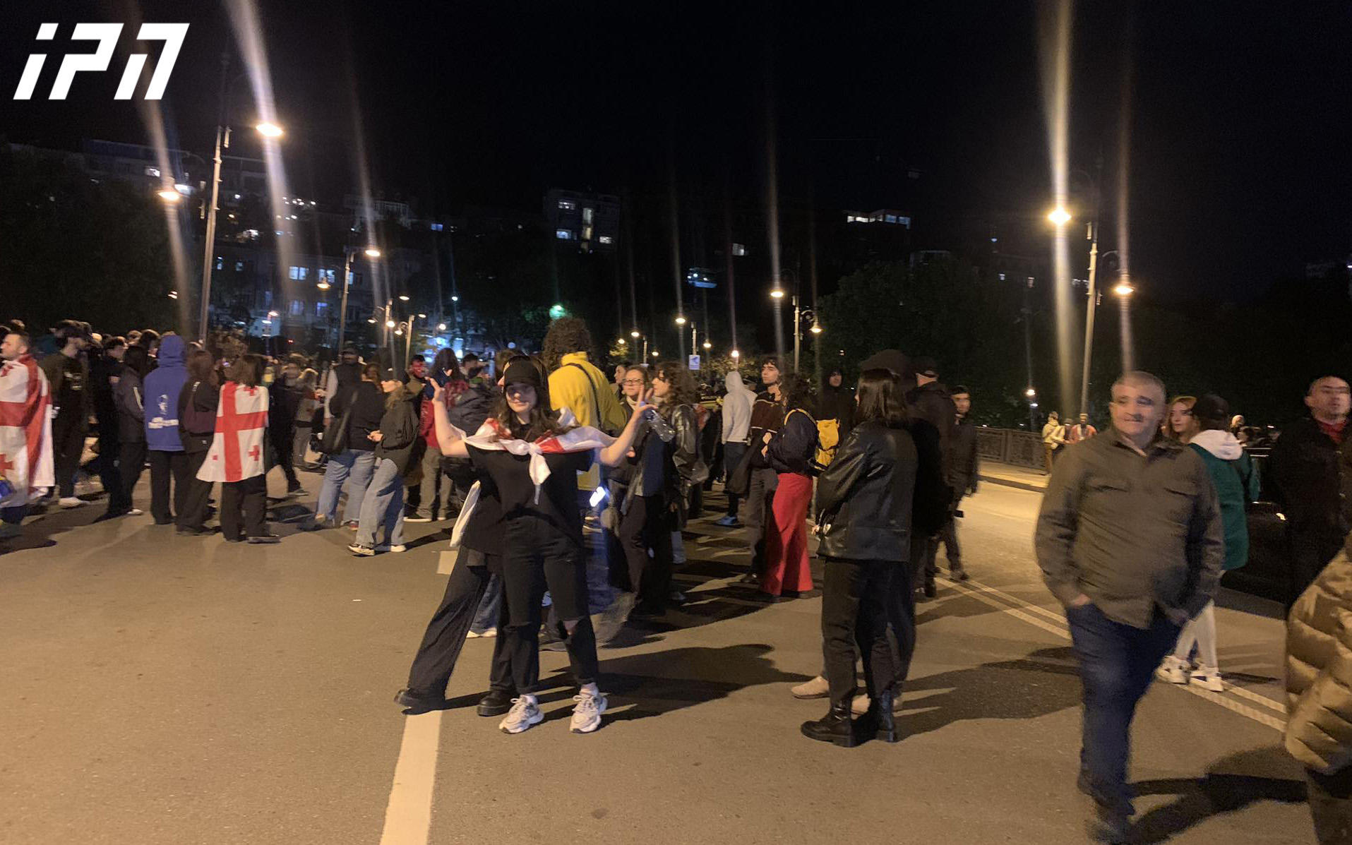 აქციის მონაწილეები გალაკტიონის ხიდზე მივიდნენ
