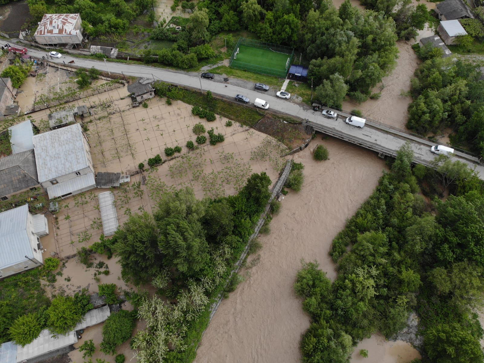 მერია - გორის მუნიციპალიტეტში უხვი ნალექის შედეგად დატბორილ სოფლებში სამაშველო სამუშაოები მთელი დღის განმავლობაში მიმდინარეობდა
