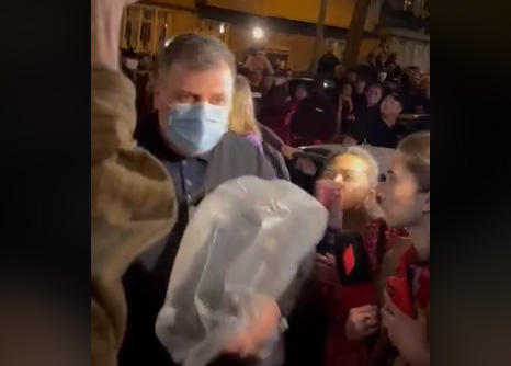 პოლიციამ უჩა აბაშიძის სახლიდან გარკვეული ნივთები ამოიღო