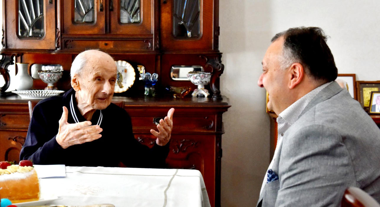 ფაშიზმზე გამარჯვების დღესთან დაკავშირებით, ქუთაისის მერმა, მაჟორიტარმა დეპუტატმა და ადგილობრივი ხელისუფლების წარმომადგენლებმა გმირთა მემორიალი გვირგვინებით შეამკეს