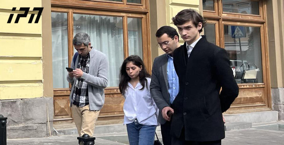 სამოქალაქო აქტივისტი - სალომე ზურაბიშვილმა მოგვიწოდა მაქსიმალური აქტივიზმისკენ, უწყვეტი პროტესტებისკენ და მობილიზებისკენ არჩევნებისთვის - პრეზიდენტთან შეხვედრის თემა მიმდინარე მოვლენებში ახალგაზრდების ჩართულობა იყო