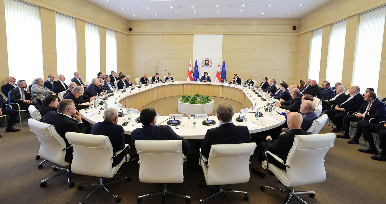 მთავრობის ადმინისტრაცია - პრემიერ-მინისტრი ბიზნესსექტორის წარმომადგენლებს ქვეყანაში არსებულ ეკონომიკურ და პოლიტიკურ ვითარებაზე ესაუბრა