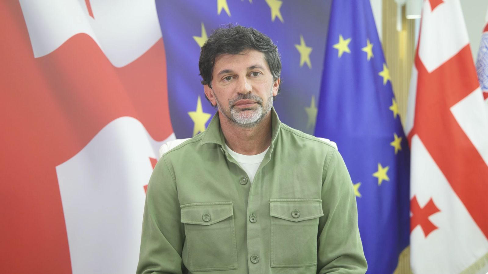 კახა კალაძე - ძალადობაა, როცა ზეწოლის გზით გაიძულებენ გაიმეორო მათი „მესიჯები“, ძალადობაა, როდესაც მოითხოვენ დაესწრო აქციებს, სხვა შემთხვევაში ქვეყნის მტრად შეგრაცხავენ, ძალადობას კი მივყავართ საშინელ შედეგებამდე